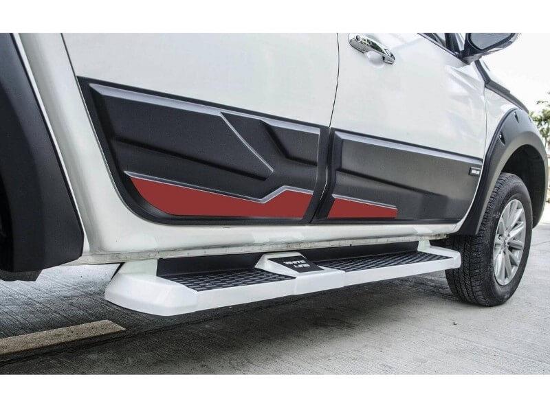 Mitsubishi L200 Yan Kapı Kabartmaları