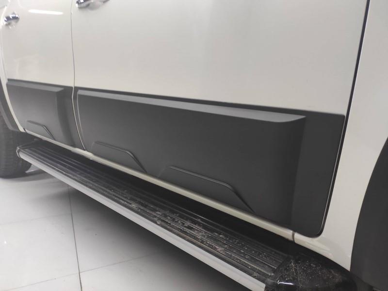 Mercedes X-Class Yan Kapı Kabartmaları