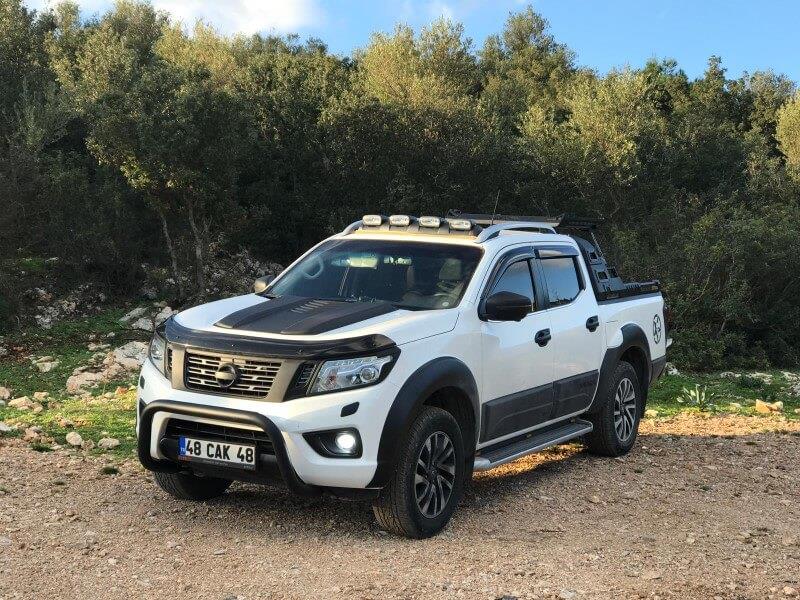 Nissan Navara Yan Kapı Kabartmaları